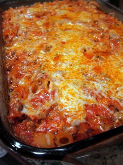 No Boil Baked Penne - penne pasta, cheese and meat sauce baked in the oven - no need to precook the pasta - it bakes in the pan with everything else! Bake Ziti, Bake Pasta, Italian Dinners, Pasta Bakes, Baked Penne, Yummy Pasta, Baked Pasta, Dump Meals, Plain Chicken