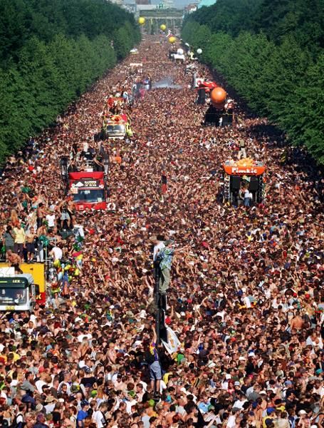 Love parade in Berlin! Love Parade, Union Berlin, German People, Berlin City, Acid House, Future Home, 20 Century, July 10, Event Organization