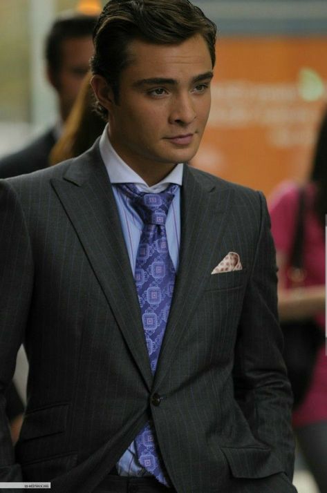 Chuck Gossip Girl, Accent Chairs For Bedroom, Chuck Y Blair, Chuck Bass Ed Westwick, Chairs For Bedroom, Stile Blair Waldorf, Chuck Blair, Chuck And Blair, Ed Westwick