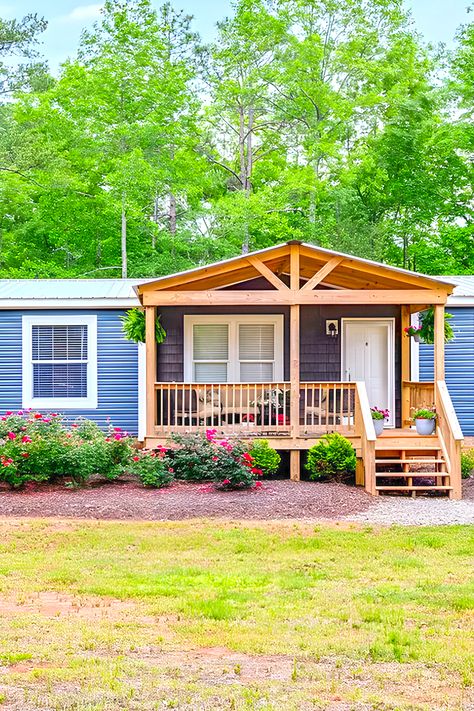 15 Mobile Home Porch Skirting Ideas Tin Roof Mobile Home, Porch Design For Mobile Homes, Small Mobile Home Porch Ideas, Porches On Modular Homes, Trailer Front Porch Ideas Mobile Homes, Front Porch For Manufactured Home, Mobile Home Landscape Ideas, Front Porch For Mobile Home, Mobile Home Covered Porch Ideas