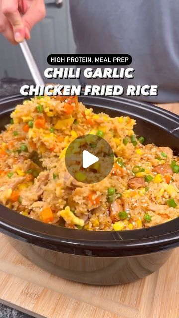 High Protein | Low Calorie | Chili Garlic Chicken Fried Rice 💪By @stealth_health_life   Per serving (makes 10): 575 Calories 43g Protein 67g Carbs 16g Fat  Ingredi... | Instagram Chili Garlic Fried Rice, Low Calorie Chili, Chili Garlic Chicken, Stealth Health, Slow Cooker Meal Prep, Toasted Sesame Oil, Garlic Fried Rice, Healthy High Protein Meals, Cooked Rice