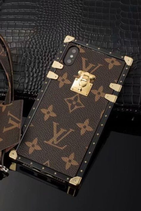 Lv Phone Case, Louis Vuitton Phone Case, Luxury Monogram, Iphone Case Brands, Phone Pictures, Louie Vuitton, Luxury Iphone Cases, Iphone Leather, Leather Phone Wallet