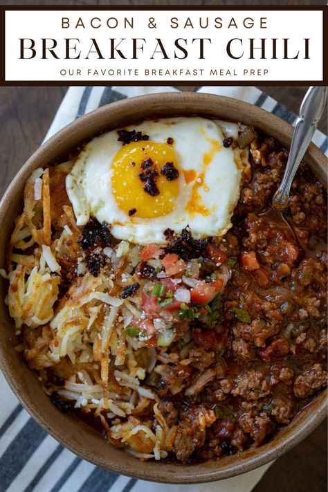 Start your day off with a bang using this breakfast chili and eggs combo. Bacon and breakfast sausage are combined with classic chili ingredients to make a savory breakfast option you can have all week long. Hash Brown Meal Prep, Cold Savory Breakfast, Comfort Food Breakfast, Meal Prep Savory Breakfast, Breakfast Board Ideas Brunch, Cabin Breakfast Ideas, Breakfast Ideas Sausage, Warm Breakfast Ideas, Camping Meals Breakfast