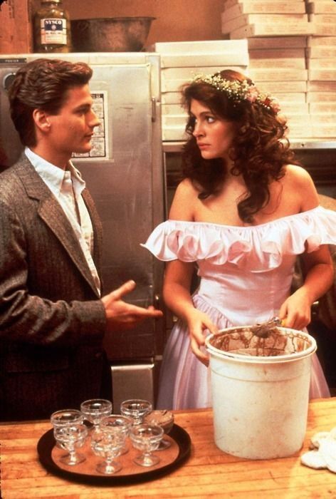 Mystic Pizza, Daisy & Charlie Classic Films, Chick Flicks, Freddy Rodriguez, Mystic Pizza, 80s Movies, Movie Wallpapers, Julia Roberts, Film Serie, Silver Screen