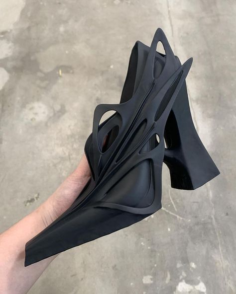 Zixiong Wei on Instagram: “🦋 Lots of unreleased prototypes Name it？ - - - - - @scry_lab #digitalfashion #fashiondesigner #sneakers #footwear #hypebeast #sneakerart…” Futuristic Shoes, Sci Fi Fashion, Sneaker Art, Futuristic Fashion, Mood Board Fashion, Unique Shoes, Shoe Print, Crazy Shoes, Shoe Dazzle