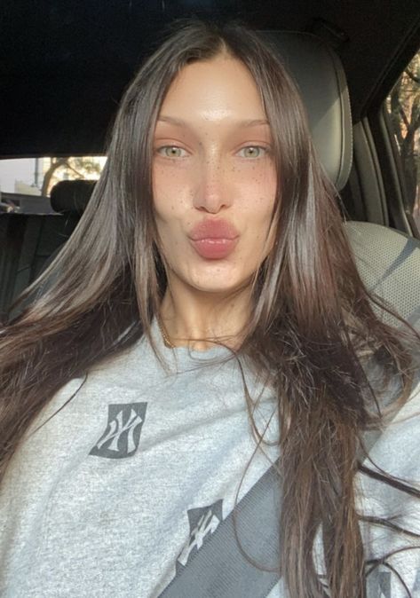 Bella Hadid Hair, Bella Hadid News, Bela Hadid, Hadid Instagram, Isabella Hadid, Bella Gigi Hadid, Bella Hadid Outfits, Rebecca Ferguson, Felicity Jones