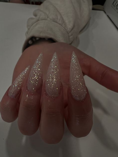 Glitter Stilletos Nails, Christmas Nails Sparkly Silver Glitter, Short Stilleto Nails Glitter, Pointy Nails Christmas, Christmas Nails 2023 Stiletto, White Sparkly Winter Nails, Christmas Pointy Nails, Prom Stilleto Nails, Silver Crystal Nails