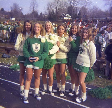 70s Fashion Preppy, 60s High School Aesthetic, 70s High School Aesthetic, 70s School Aesthetic, 1970s Teen Fashion, 1970s Cheerleaders, 80s Highschool Fashion, Chrissy Cunningham Outfit, Vintage Cheerleader Aesthetic