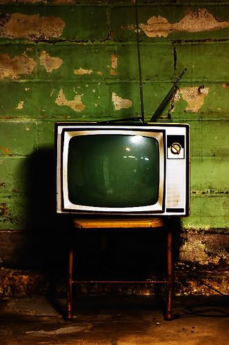 Summer trashy shows of course! Vintage Tv Sets, Vintage Tv Aesthetic, 1950s Tv, 90s Television, Tv Aesthetic, 60s Tv, Tv Poster, The Wombats, Tv Vintage