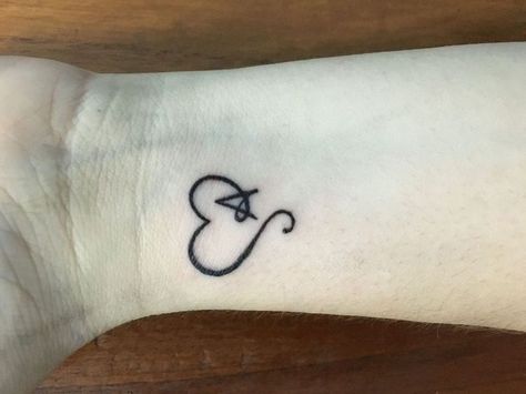 Heart Initial Tattoo, Tattoo Initials, Initials Tattoo, Tattoo Generator, Love Heart Tattoo, Ace Tattoo, Monogram Tattoo, Small Heart Tattoos, Z Tattoo