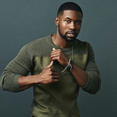 Trevonte Rhodes, Trevante Rhodes, Bird Box, Dark Skin Men, Black Actors, Black Man, Black Men Fashion, Black Boys, Man Crush