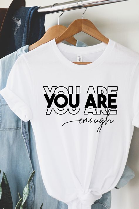 A motivational T-shirt is a great and unique way to show off your positive attitude and vibe and help keep yourself motivated. Wearing this t-shirt helps bring motivation to those who need a little extra inspiration during their day. T Shirt Motivation, Motivational T Shirts Quotes, Motivational Shirts For Women, Positive Affirmation Shirts, Church Shirt Designs, Oversized Tee Outfit, Motivational Clothing, Quotes For Shirts, Motivational Shirts