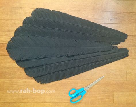 The Sky Calls to Us — Craft Foam Wing Tutorial I made these wings for my... How To Make Wings, Wing Tutorial, Feather Tutorial, Cosplay Wings, Foam Armor, Pearl Ex, Diy Wings, Paper Feathers, Bird Costume