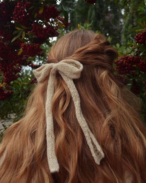 Cottagecore Aesthetic Accessories, Unreal Unearth Aesthetic, Cottage Core Accessories, Cottage Core Hairstyles, Cottage Core Makeup, Cottagecore Winter Outfits, Long Curly Brown Hair, Cottage Core Hair, Cottagecore Hairstyles