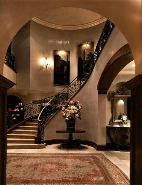 Dream Life House, Casa Vintage, Italian Villa, Mansion Interior, Dream House Rooms, Luxury Homes Dream Houses, Entry Way, Dream House Interior, Golden Girl