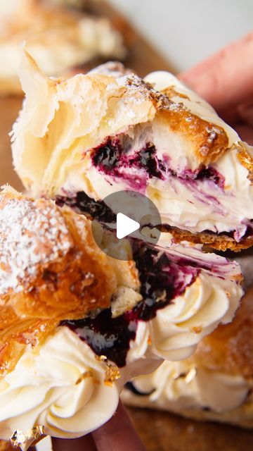 Fast Deserts Ideas, Stuffed Crossiant Recipes, Croissant Filling Ideas, Croissant Desserts, Crossiant Recipes, Fruit Deserts, Homemade Blueberry Jam, Puff Pastry Recipes Dessert, Pastries Recipes Dessert