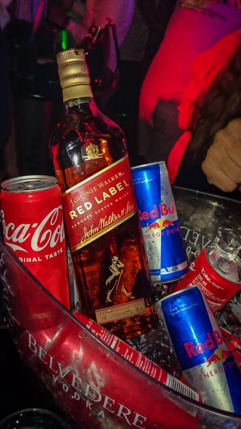 Alcoholic Drinks Aesthetic Party, Tato Maori, Alcoholic Drinks Pictures, Belvedere Vodka, Club Nightclub, Beer Photos, Strong Drinks, Joker Pics, Alcohol Party