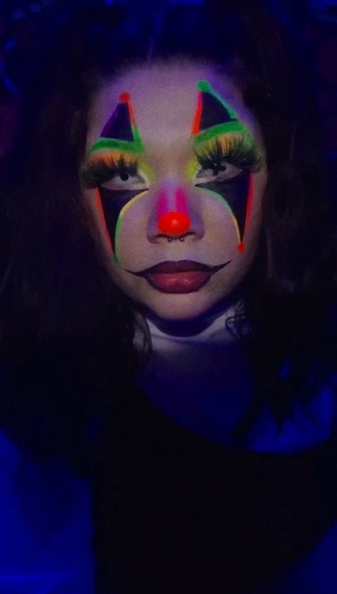 Creepy Neon Clown Makeup, Neon Clown Makeup Easy, Neon Clown Makeup Halloween, Halloween Makeup Clown Scary, Clown Makeup Neon, Uv Clown Makeup, Scary Clown Makeup For Kids, Neon Clown Costume, Boy Clown Makeup