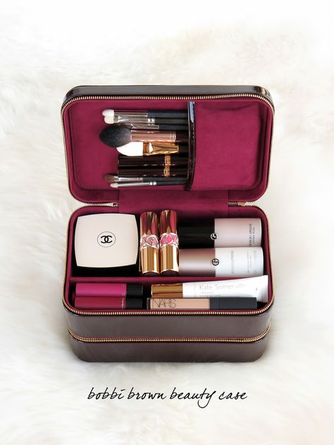 The Beauty Look Book - Bobbi Brown Beauty Travel Case                                                                                                                                                                                 More Bobbi Brown Beauty Case, Make Up Travel Case, Make Up Kits, Alat Makeup, Makeup Organization Vanity, Travel Makeup Bag, Makeup Travel Case, Makeup Bag Organization, Trendy Makeup