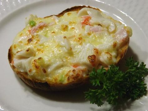 Crab Salad Sandwiches Crab Salad Sandwich Recipe, Crab Sandwich Recipe, Easy Seafood Boil, Melt Sandwiches, Crab Sandwiches, Crab Salad Sandwich, Crab Melt, Sandwich Spread Recipes, Sea Food Salad