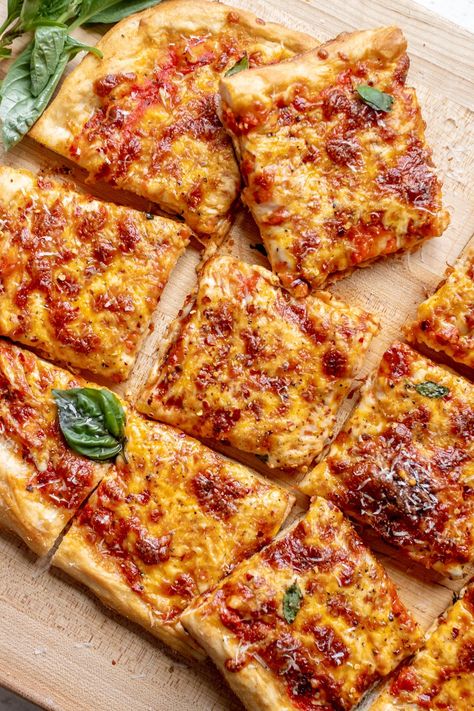 Sheet Pan Pizza, Pizza Life, Pasta Restaurants, Oven Pizza, Active Dry Yeast, Making Homemade Pizza, Homemade Pizza Dough, Flatbread Pizza, Pizza Ovens