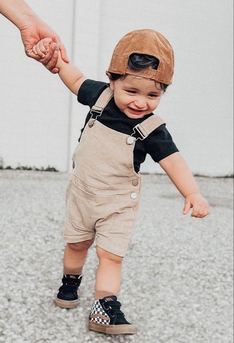 Stylish Baby Boy Outfits Summer, Toddler Boy Overall Outfit, Baby Boy Skater Style, Toddler Boy Photoshoot Outfits, Toddler Boy Style Summer, Boho Baby Boy Outfits, Spring Toddler Boy Outfits, Hipster Baby Boy Outfits, Toddler Boys Summer Outfits