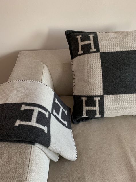 HOME SNAPSHOTS LATELY Hermes Pillow, Hermes Blanket, Nyc Rooms, Hermes Home, Custom Throw Blankets, Bedroom Upgrade, First Apartment, Apartment Inspiration, Lounge Room