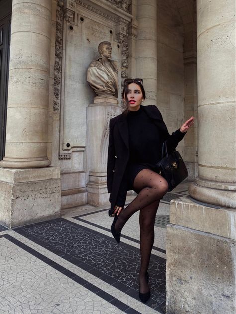 Glamour elegant Parisian style fall autumn AW fashion 2021 Paris Style Autumn Parisian Chic, Parisian Style Dress Formal, Vintage Parisian Outfits, Paris Instagram Pictures Winter, Parisian Fall Outfits 2023, Heels Classy Elegant Outfit, Elegant Seductive Outfits, Outfit Teatro, Seductive Style Outfit