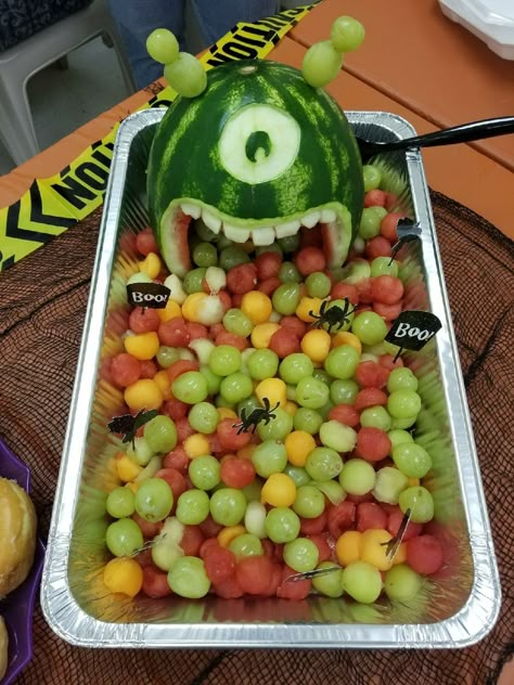 Watermelon Alien Fruit Salad Fruit Salad For Halloween Party, Halloween Watermelon Ideas, Space Themed Fruit, Solar System Party Food, Alien Appetizers, Alien Food Ideas Parties, Alien Party Food Ideas, Alien Theme Party Food, Space Theme Snacks For Kids