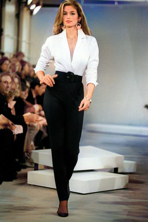 Ralph Lauren 1980s Fashion, Cindy Crawford Fashion, Sophisticated Womens Fashion, Mode Gossip Girl, Look 80s, Timeless Glamour, 90s Runway Fashion, Runway Fashion Couture, Classy Work Outfits