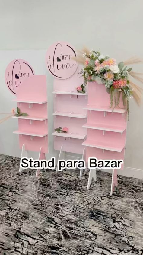 areahomedecor on Instagram: Decorar el Stand de @justforudiva para el Bazar del Día de las Madres organizado por @pbeventplanner , fue algo que disfruté muchísimo… Stand Feria, Card Holder, Place Card Holders, On Instagram, Quick Saves, Instagram