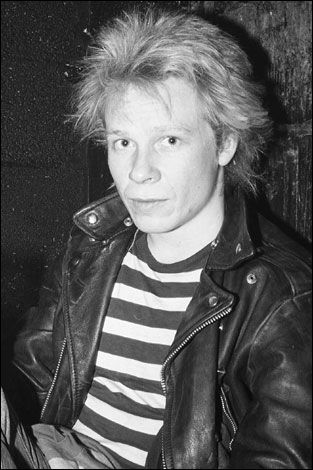 (^o^) Paul Cook Photo by Francesco Mellina Paul Cook, Happy 68th Birthday, Johnny Rotten, Sid Vicious, Punk Looks, Liverpool History, Punk Rock Bands, Punk Rocker, Punk Music