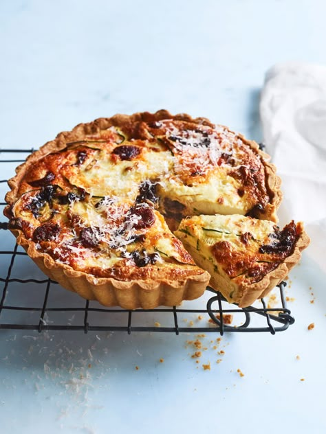 Donna Hay Recipes, Onion Quiche, Savoury Tarts, Caramelised Onion, Savoury Pies, Savory Tart, Savory Pies, God Mat, Quiche Recipes