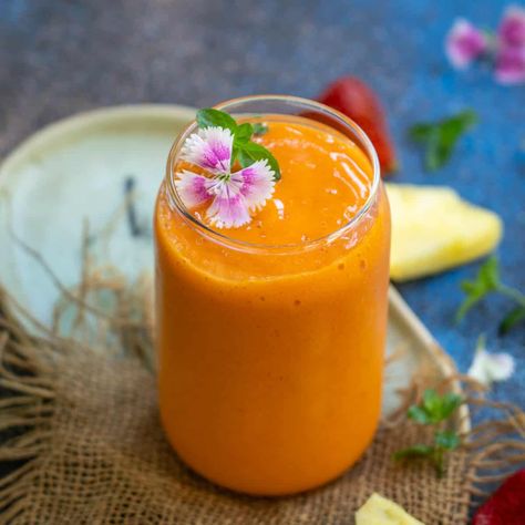 Refreshing Summer Recipes, Tropical Smoothie Recipes, Tropical Smoothie Cafe, Tropical Juice, Sunset Tropical, Mango Banana Smoothie, Ginger Lemonade, Kiwi Smoothie, Mango Chunks