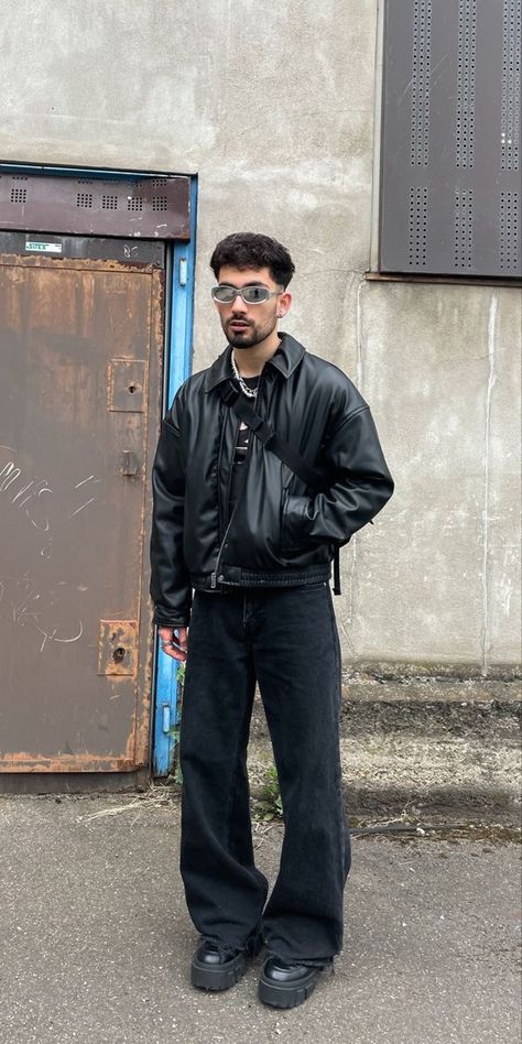 Streetstyle Aesthetic Outfits Men, Black Outfit For Men Aesthetic, All Black Outfits Men Aesthetic, Outfits Aesthetic Men Black, Cool Fits Aesthetic Men, All Black Fits Men Aesthetic, Black Fits Men Aesthetic, Stylish Men Aesthetic, All Black Outfit With Leather Jacket