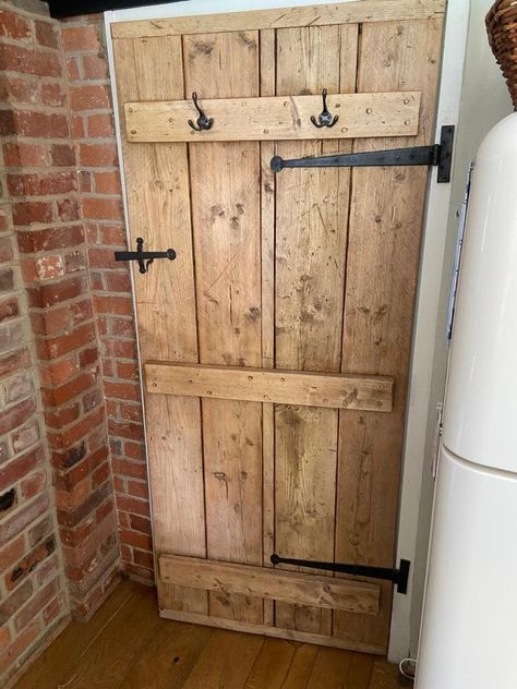 Rustic Wooden Door, Wooden Outside Door, Interior Rustic Doors, Rustic Front Door Ideas, Rustic Interior Door, Interior Door Styles Farmhouse, Door Styles Interior, Reclaimed Wood Door, Rustic Doors Interior