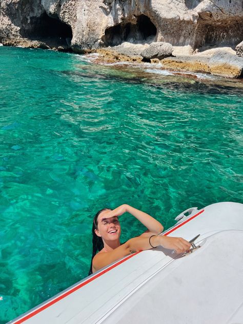 Summer boat aesthetic European summer italy capri cute Boating In Italy, Capri Inspo Pics, Capri Boat Pictures, Capri Picture Ideas, Capri Photo Ideas, Amalfi Boat, Capri Italy Aesthetic, Summer Boat Aesthetic, Capri Aesthetic