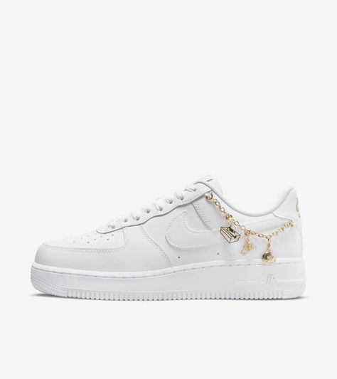 Air Force 1 White, Nike Snkrs, Tenis Nike, Gold Chain With Pendant, Latest Sneakers, Nike Air Force Sneaker, Nike Sportswear, Air Force 1, Golden Goose Sneaker