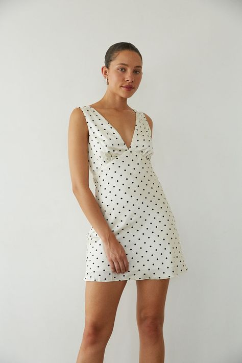 front view | v neck white and black polka dot mini dress White Black Polka Dot Dress, White Dress With Black Polka Dots, Black And White Polka Dot Dress, Uga Outfits, Short Black And White Dress, Homecoming Mini Dress, Classy Cocktail Dress, Polka Dot Outfit, Polka Dot Mini Dress