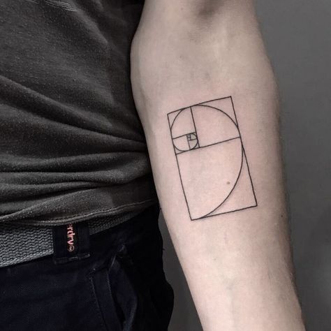 Fibonacci Tattoo by arboltattooart Fibonacci Galaxy, Physics Tattoos, Fibonacci Tattoo, Golden Section, Minimalist Tattoo Meaning, Science Tattoos, Spiral Tattoos, Fineline Tattoo, Geometry Tattoo