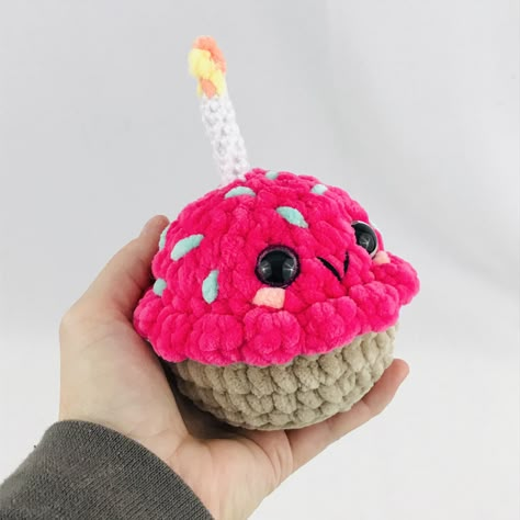 Cupcake Crochet Pattern, Cupcake Crochet, Happy Birthday Cupcake, Felt Eyes, Happy Birthday Cupcakes, Easy Crochet Animals, Confection Au Crochet, Crochet Business, Crochet Food