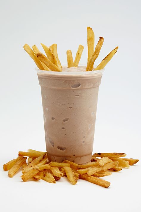 Who doesn't love dipping their fries in a milkshake? Well, they're even BETTER in a Frosty.   - Delish.com Freeze French Fries, French Fries Recipes, Frozen Fries, French Fries At Home, Fries At Home, Fries Recipes, Wendys Frosty, Chocolate Frosty, Potato Appetizers