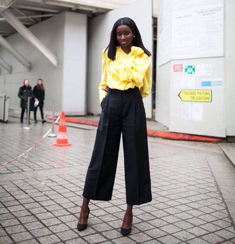 Never thought I'd see a Highwater Bell-bottom Pant that I like! Toooo Cute! Young Professional Outfits, Fashion Week 2015, Young Professional, Bell Bottom Pants, Fancy Pants, Dresses Outfits, Professional Outfits, Bell Bottoms, Paris Fashion