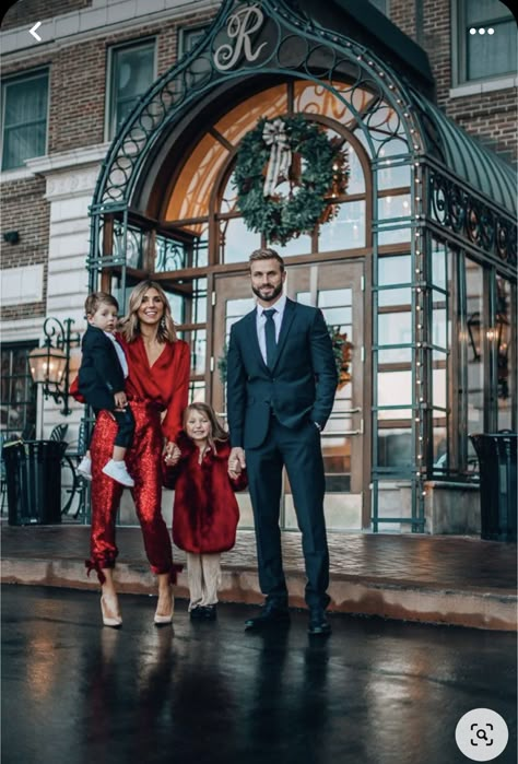 Holiday Photos Outfits, Family Christmas Pictures Outfits, Christmas Photos Outfits, Christmas Pictures Outfits, Family Christmas Photos, Family Christmas Outfits, Christmas Family Photoshoot, Cella Jane, Fam Photos