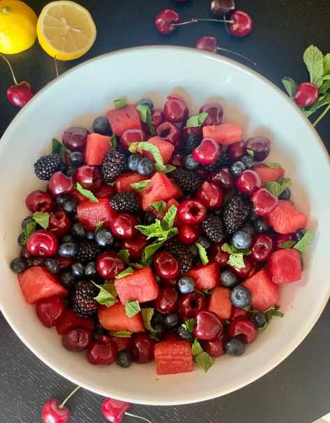 Watermelon Bowl Fruit Salad, Watermelon Salad Recipes, Cherries Salad, Watermelon Bowl, Berry Salad, Grape Salad, Watermelon Recipes, Fruit Salad, Small Bowls