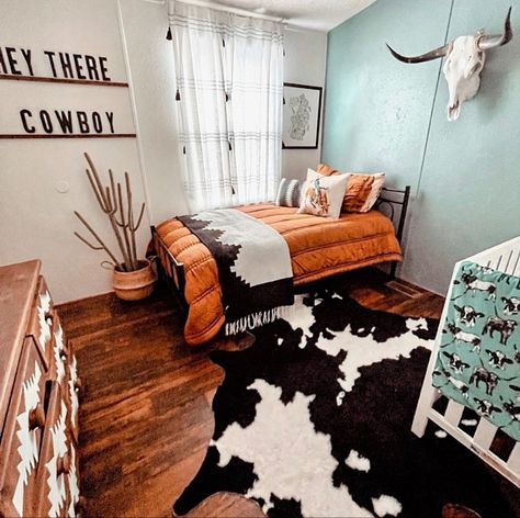 Country Room Asthetics, Western Punchy Bedroom, Western Theme Dorm Room, Teenage Western Bedroom, Aztec Room Ideas, Cowprint Bedroom Aesthetic, Orange Western Bedroom, Southern Room Decor, Western Rooms Ideas