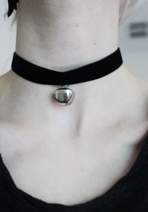 cat collar with bell as a necklace Fursona Inspiration, Cat Collar Necklace, Bell Collar, Aesthetic Emo, Collar With Bell, Collars Diy, Cat Walk, Cat Collar, Little Puppies