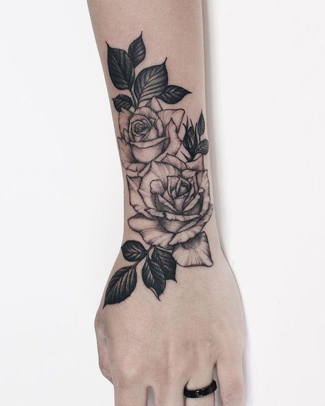 Mandala Foot Tattoo, Rose Tattoo Forearm, Tattoos For Women Half Sleeve, Inspiration Tattoos, Floral Tattoo Sleeve, Cool Small Tattoos, Girly Tattoos, Time Tattoos, Symbolic Tattoos