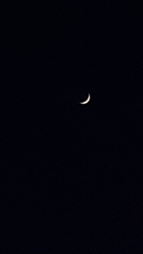 Moon half Nature, Half Moon Photo, Half Moon Aesthetic Dark, Half Moon Pics, Half Moon Pictures, Moon Snap Stories, Moon Pics Night Real, Night Moon Snaps, Half Moon Snap