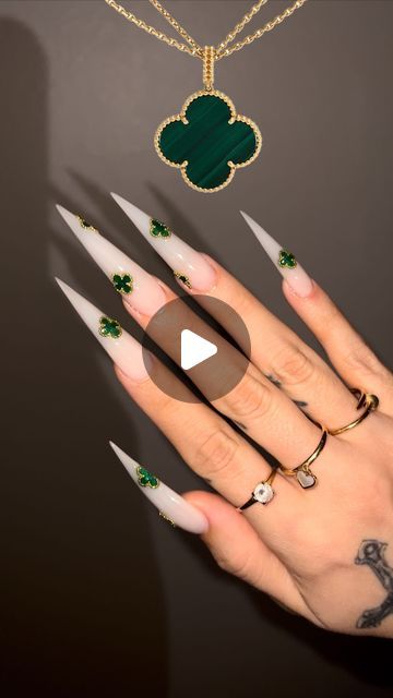 Chaun Legend on Instagram: "Van Cleef 🍀💚✨ tutorial up next 🤗" Van Cleef Nail Design, Van Cleef Nails, Stilleto Nails Long Designs, Juneteenth Nails, Clover Nails, Stiletto Acrylic Nails, Burgundy Acrylic Nails, Stiletto Nail Designs, Stilleto Nails Designs